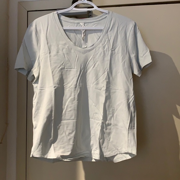 Ocean Air V-Neck Love Tee *Curved Hem - Picture 1 of 4